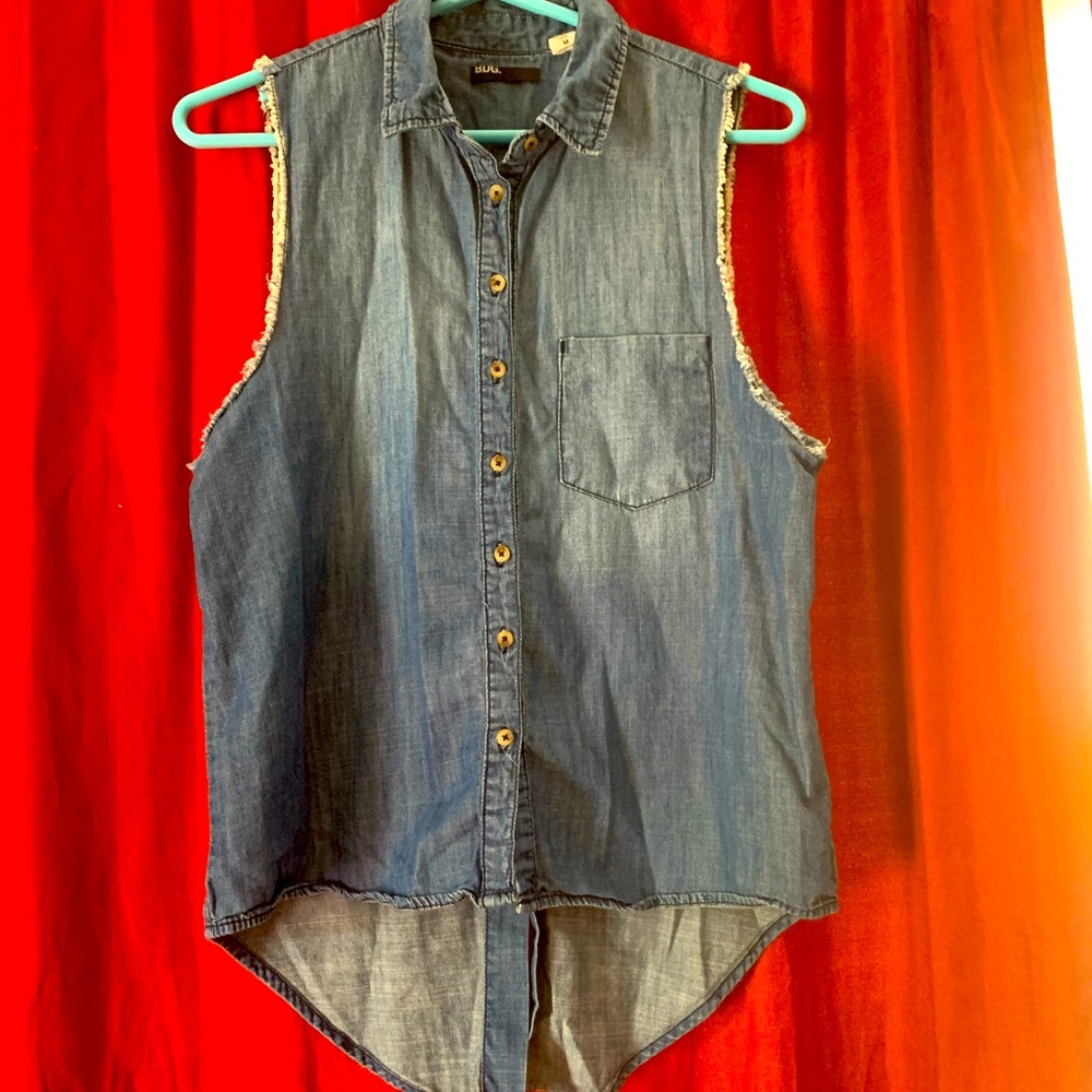 Size M sleeveless BDG denim shirt